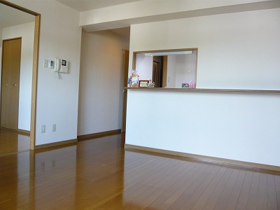 アメニティフラットⅡ カウンター越しにお話も弾むキッチン♪