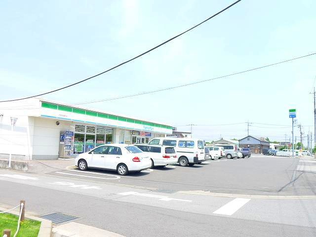 ドエルコート コンビ二：ﾌｧﾐﾘｰﾏｰﾄ 宇都宮西川田本町店　485m　近隣